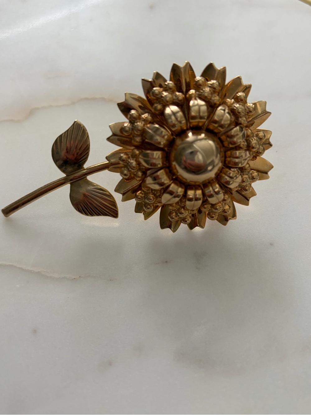 Gold Floral Sunflower Brooch - Picture 6 of 7